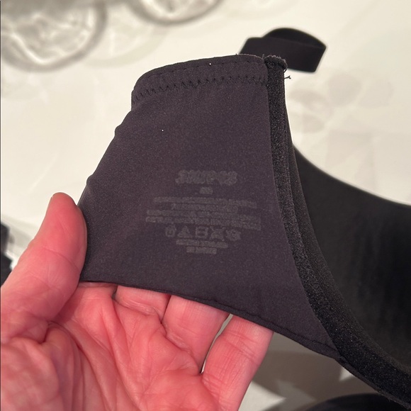 2 SKIMS Black Fits Everybody T shirt Bras - Picture 6 of 6